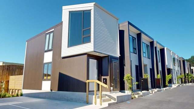 Stylish, Modern Townhouse in Four Kapiti Development