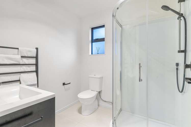 2/10 Etherton Drive Weymouth_11