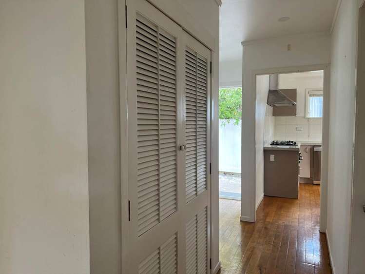 9 Golf Road New Lynn_12