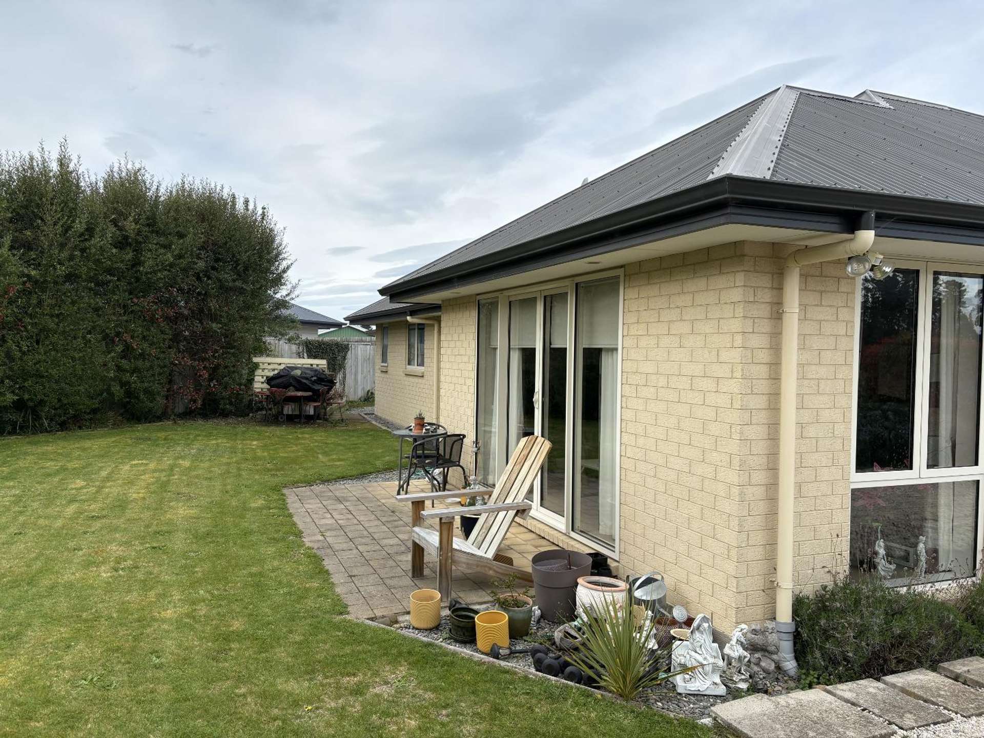 5 Eric Batchelor Place 11372_0