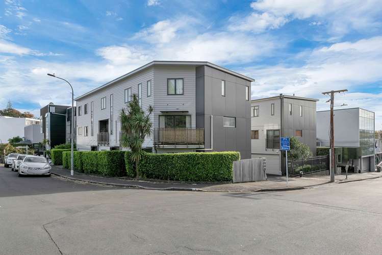 2/34 Ireland Street_0