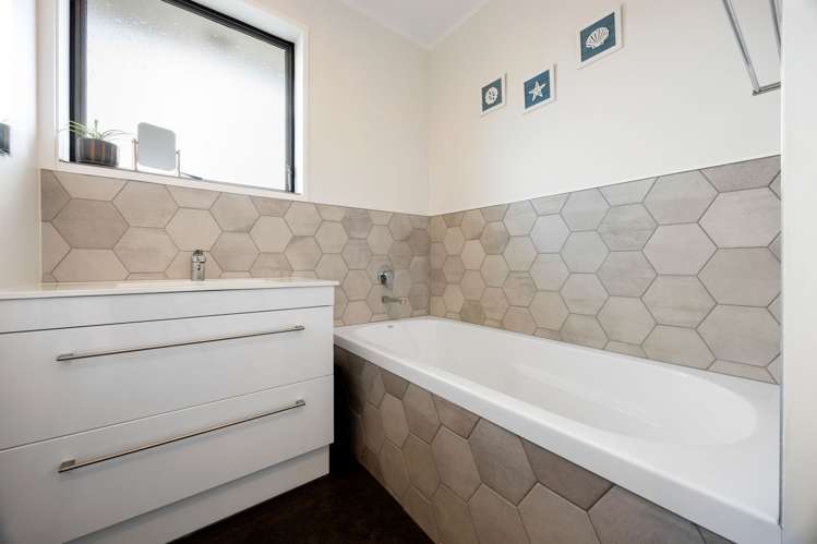 26 Dalton Crescent Dinsdale_15