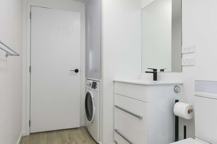 1a/32 Akaroa Drive Maupuia_7