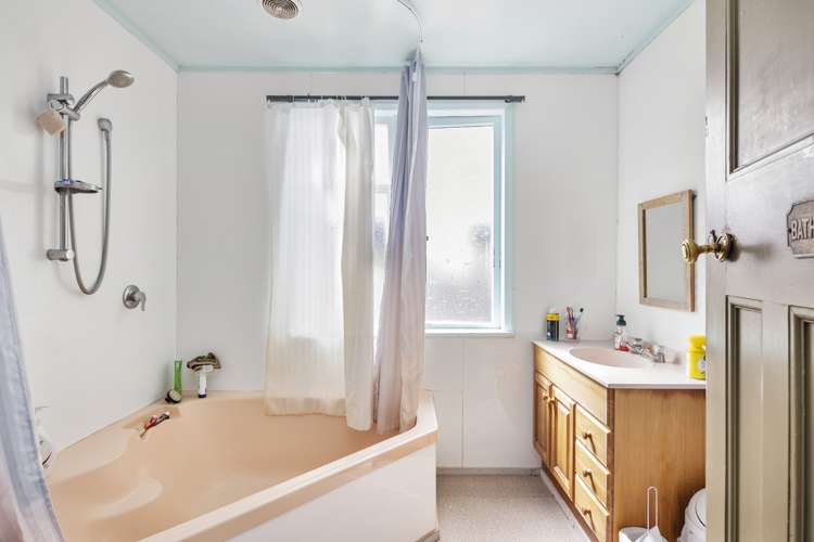 12 Wha Street Lyall Bay_11