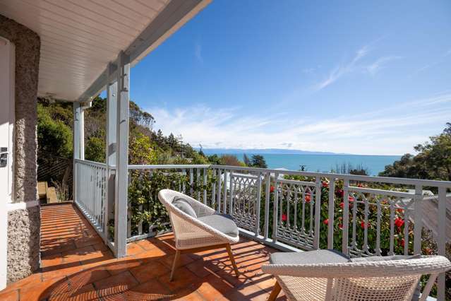 Gorgeous coastal retreat with spectacular views