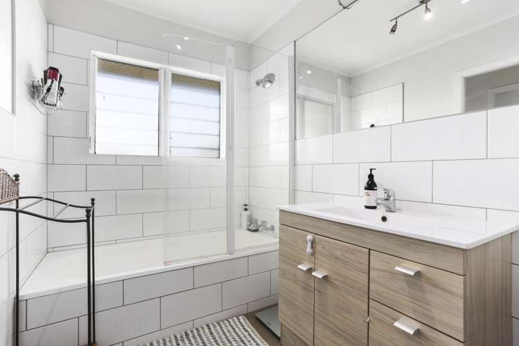 84 Commissariat Road Mount Wellington_9