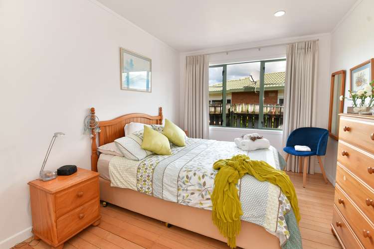2/10 Ross Crescent Orewa_11