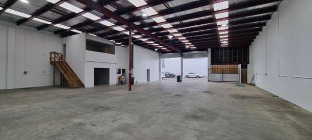 FUNCTIONAL AND TIDY 529M² INDUSTRIAL UNIT