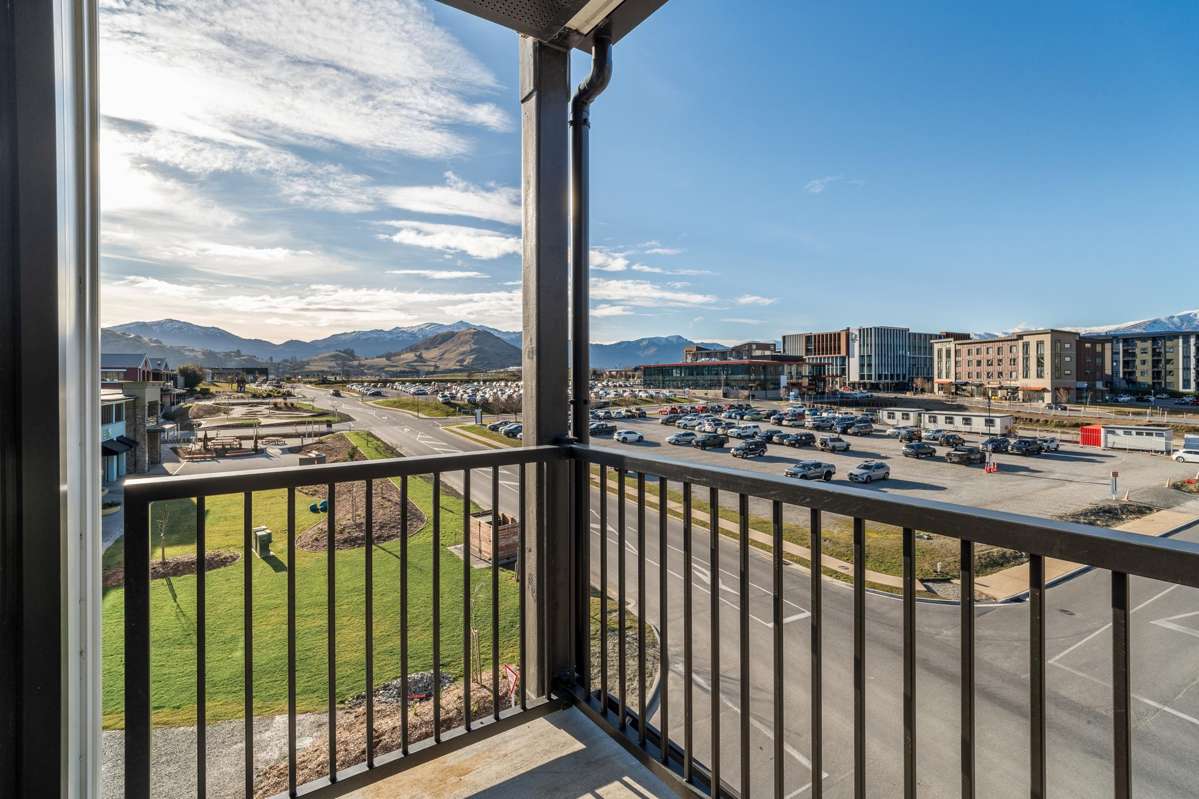 601 Toru, 10 Copper Beech Avenue_1