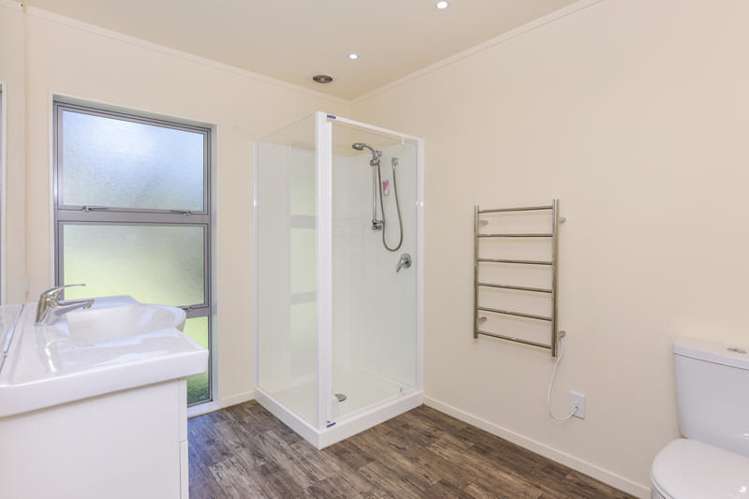 39 Foster Avenue Huia_13