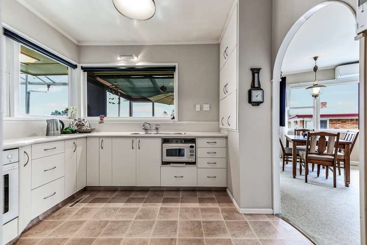 765 River Road Chartwell_13