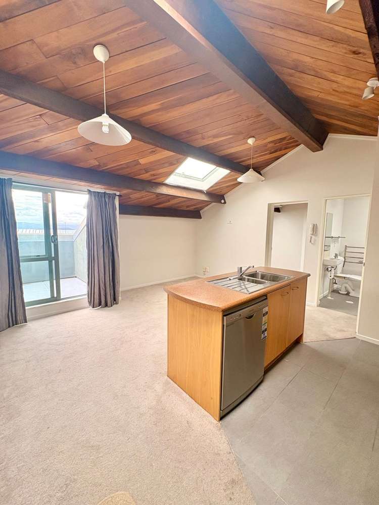 21/220 Thorndon Quay_1