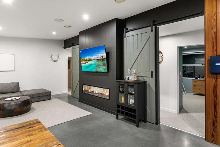 261 Lakes Boulevard Pyes Pa_18