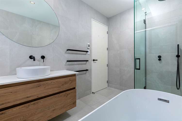 8 Betsy Lane Wainui_13