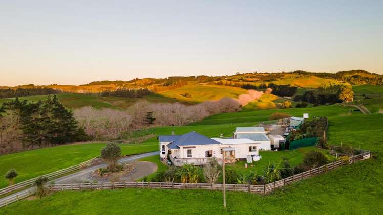 306 West Coast Road_0