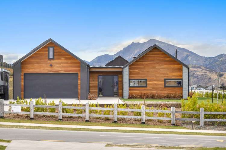 2 Carrickmore Crescent_0