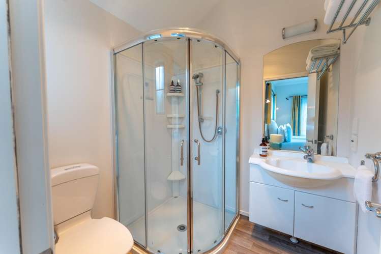 157 Pages Road Marchwiel_9