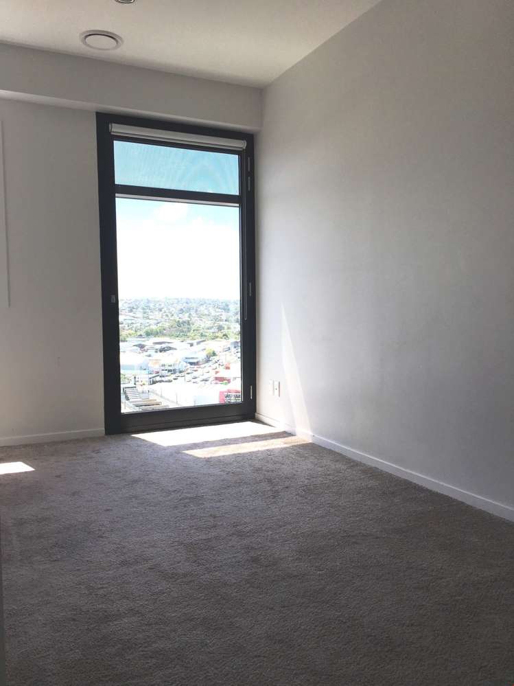 1111/20 Mccrae Way New Lynn_7