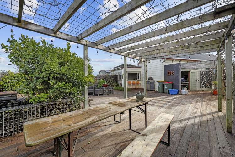 2071 South Road Otakeho_23