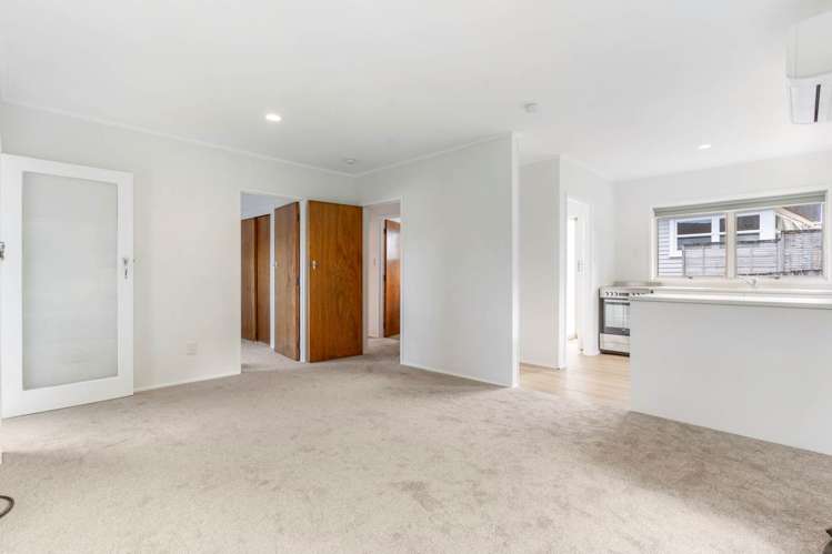 2/17 Lingfield Street Glenfield_5