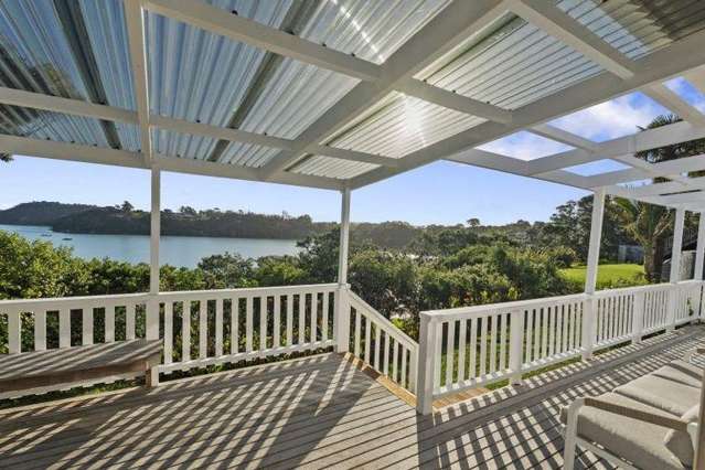Charming 3 bedroom newly renovated family home for rent in Surfdale