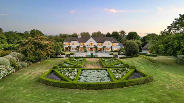 Five-Star Luxury Above Lake Karapiro
