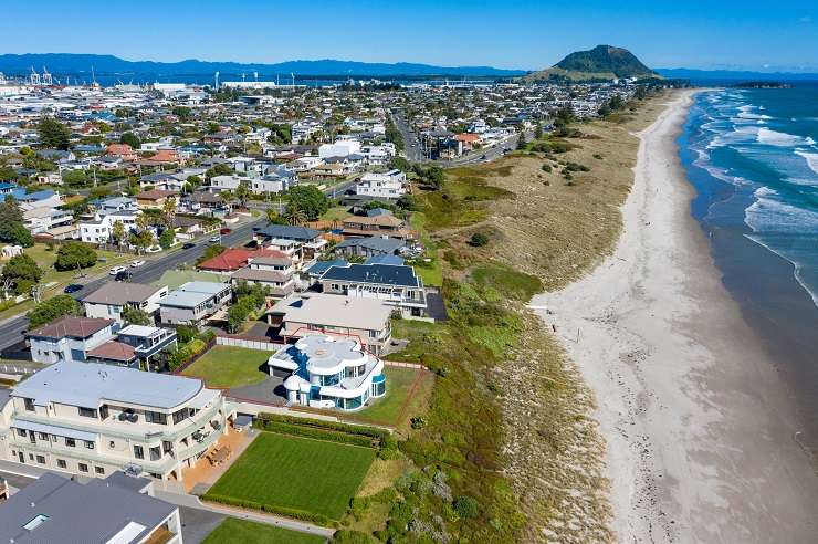 curved glass windows overlooking lawn and ocean 17A Oceanbeach Road, Mount Maunganui, Tauranga