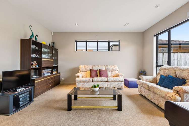 8 Brechin Place Wattle Downs_15