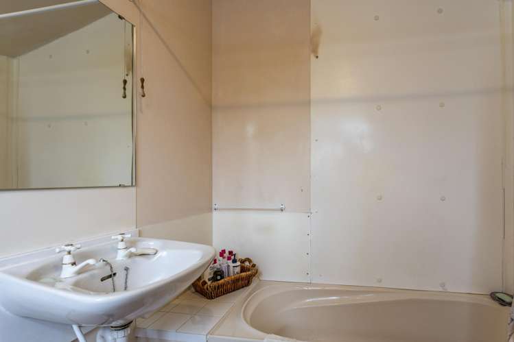 47 Pitcairn Crescent Bryndwr_16