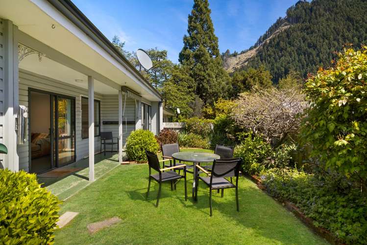 66A and 66B Robins Road Queenstown_19
