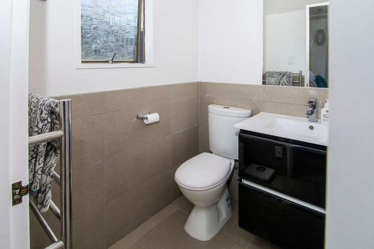 68a Beach Road Mellons Bay_20