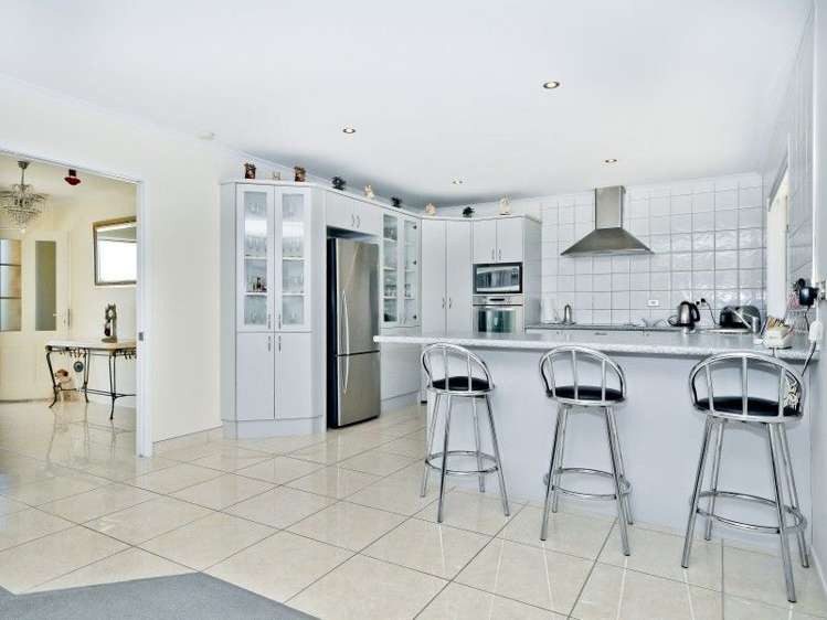 96 Farnborough Drive Grandview Heights_25