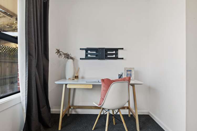 1/100 Prestons Road Redwood_15