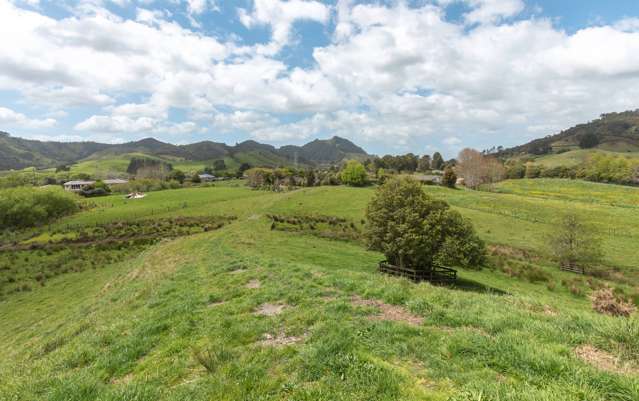 Parker Road with Views!