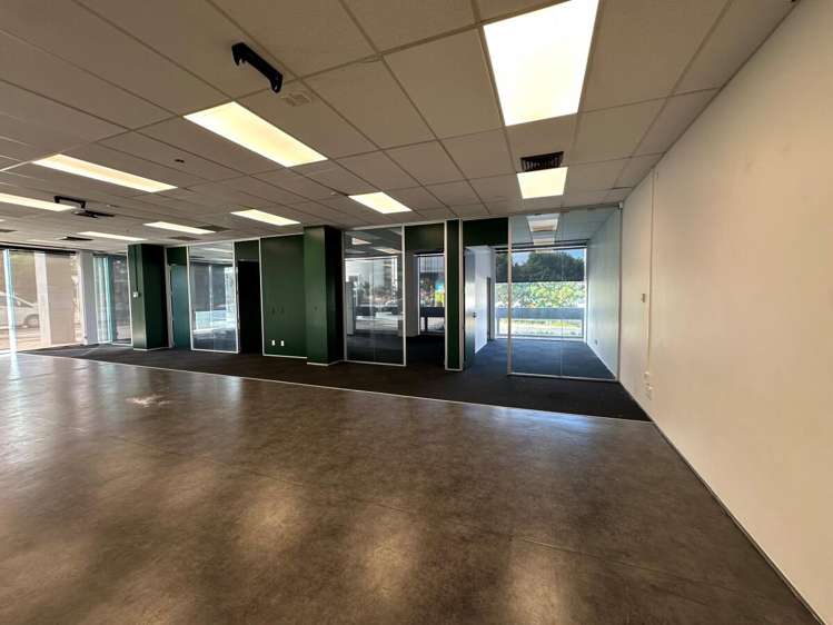 2 Osterley Way, Manukau_0