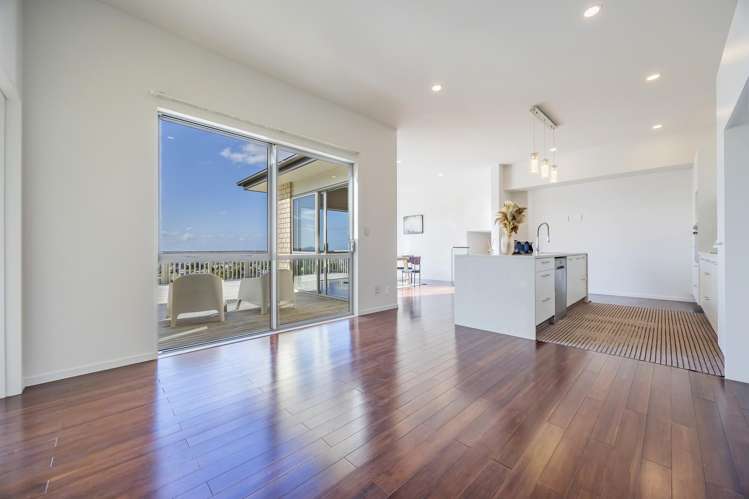 2 Myra G Place Stanmore Bay_8