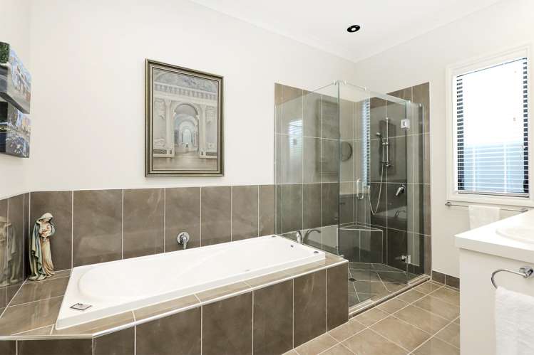 16 Hunter Drive Awatoto_14