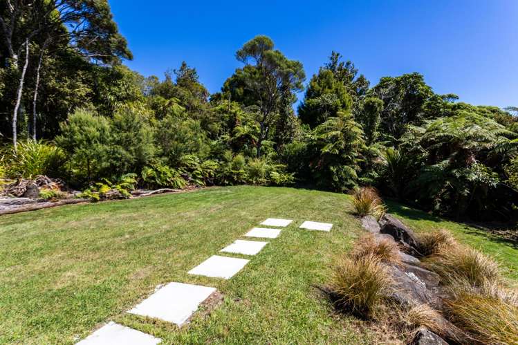 296 Piha Road Piha_29