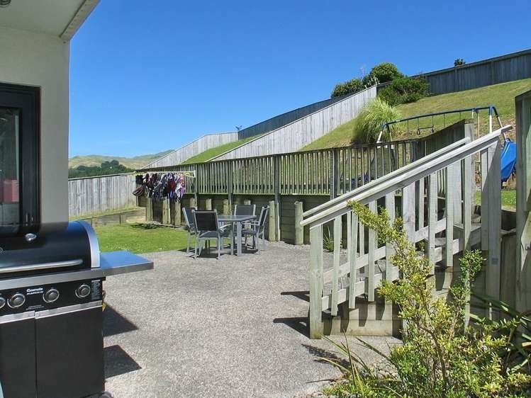 32 Te Puia Drive Aotea_17