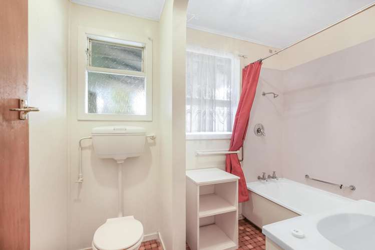 48 Southsea Crescent Silverdale_18