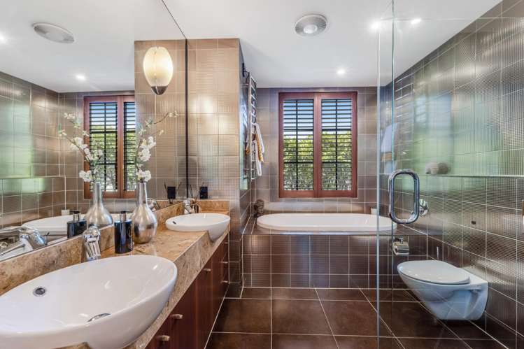 2 Glenoaks Rise Mellons Bay_24