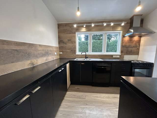 5 Alderley Road (Pet Perfect! Triple Grammar Zone) 1728_4