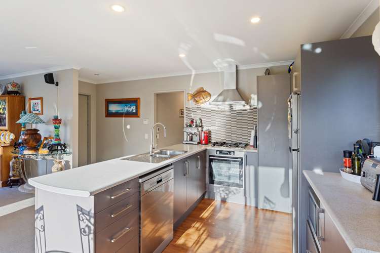 5 Byron Brown Place Otaki Beach_5