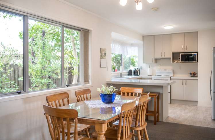 30 Pinewood Grove Botany Downs_24