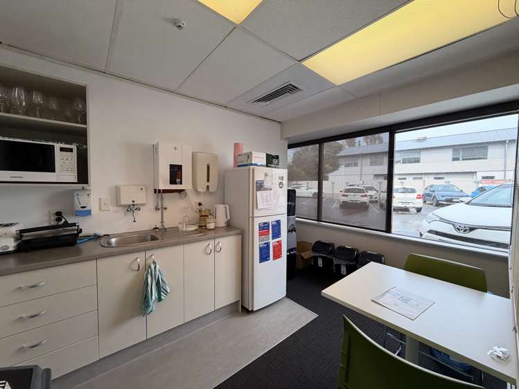 1 Market Grove Hutt Central_6