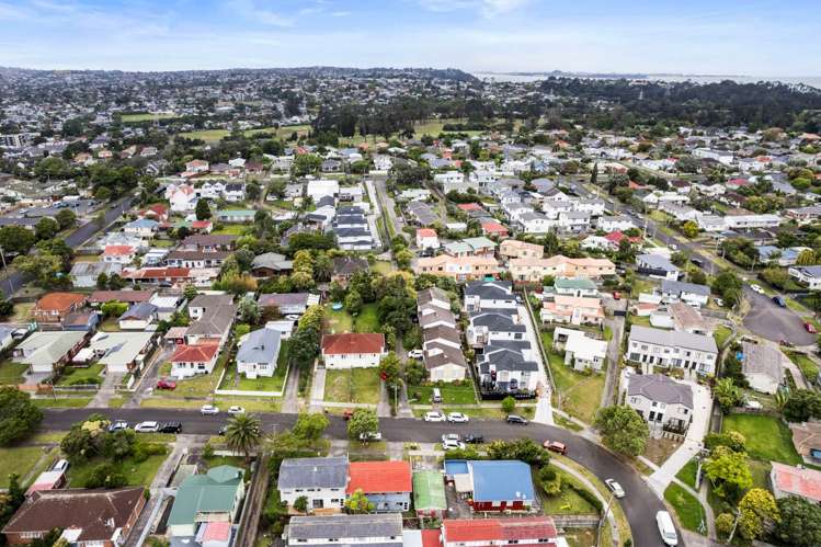 2/16 Craigbank Avenue New Lynn_24