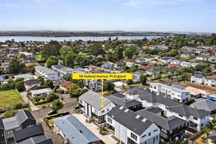 5b Holland Avenue Point England_32