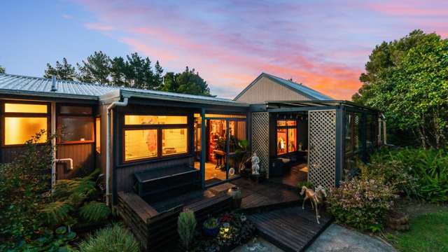 Escape, create, live - Vendors must downsize