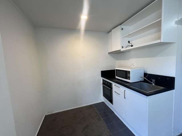Modern 1-Bedroom Apartment in Auckland City Centre