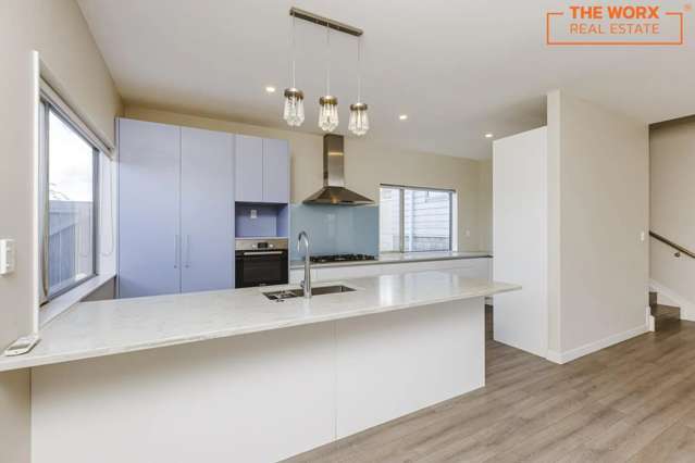 11 Regis Park Drive 1771_1